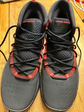 Under Armour Black and Red High-Top Basketball Shoes size -7 Y